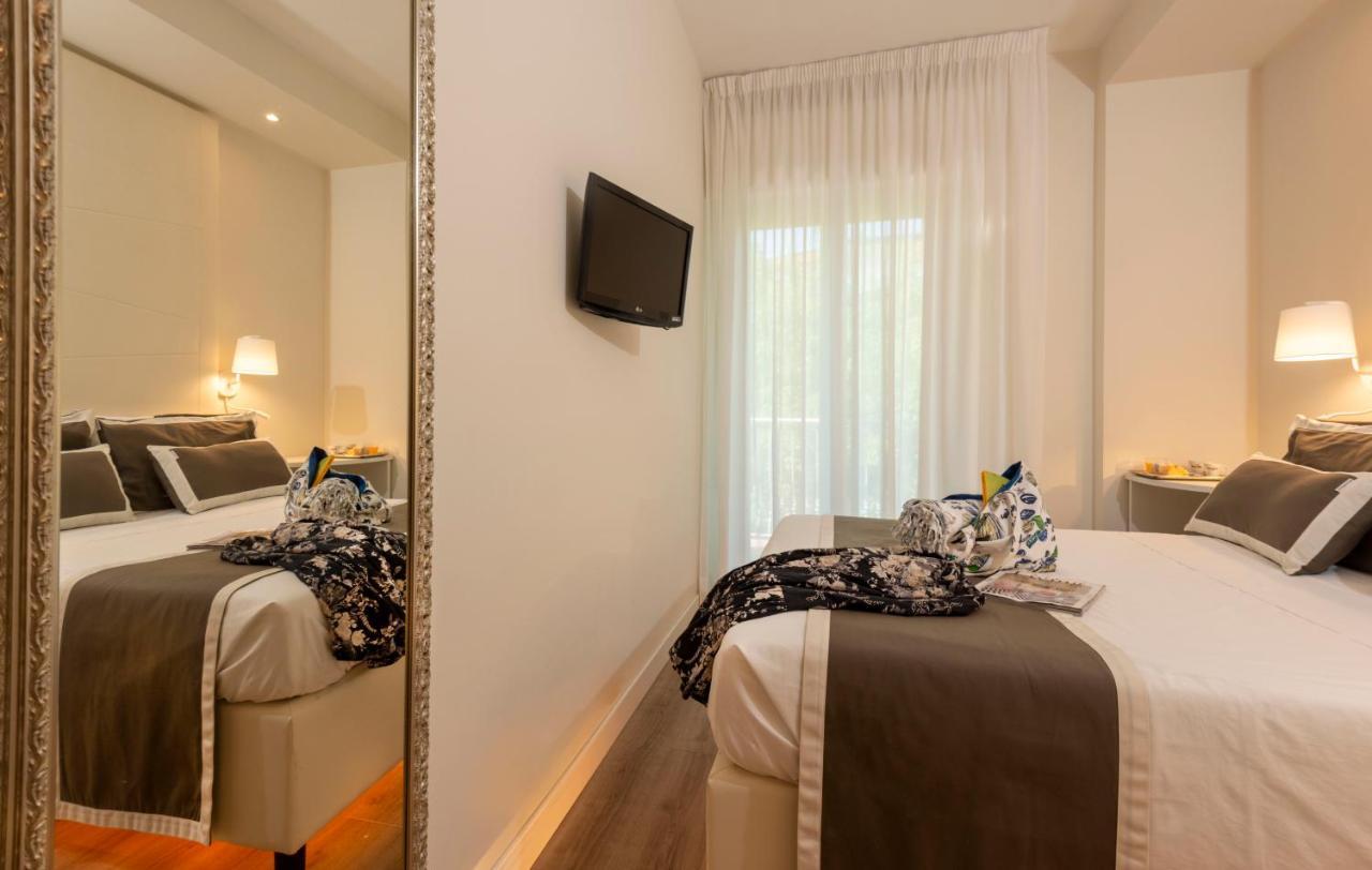 Atlas Hotel Riccione Exteriör bild