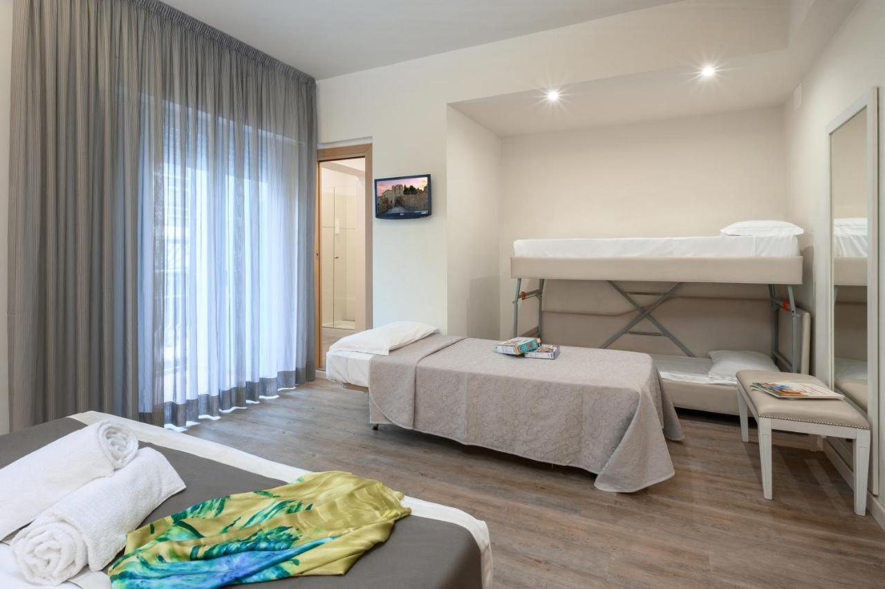 Atlas Hotel Riccione Exteriör bild