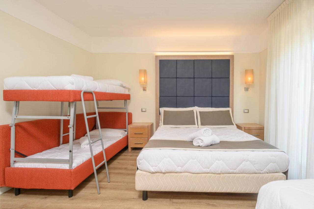Atlas Hotel Riccione Exteriör bild