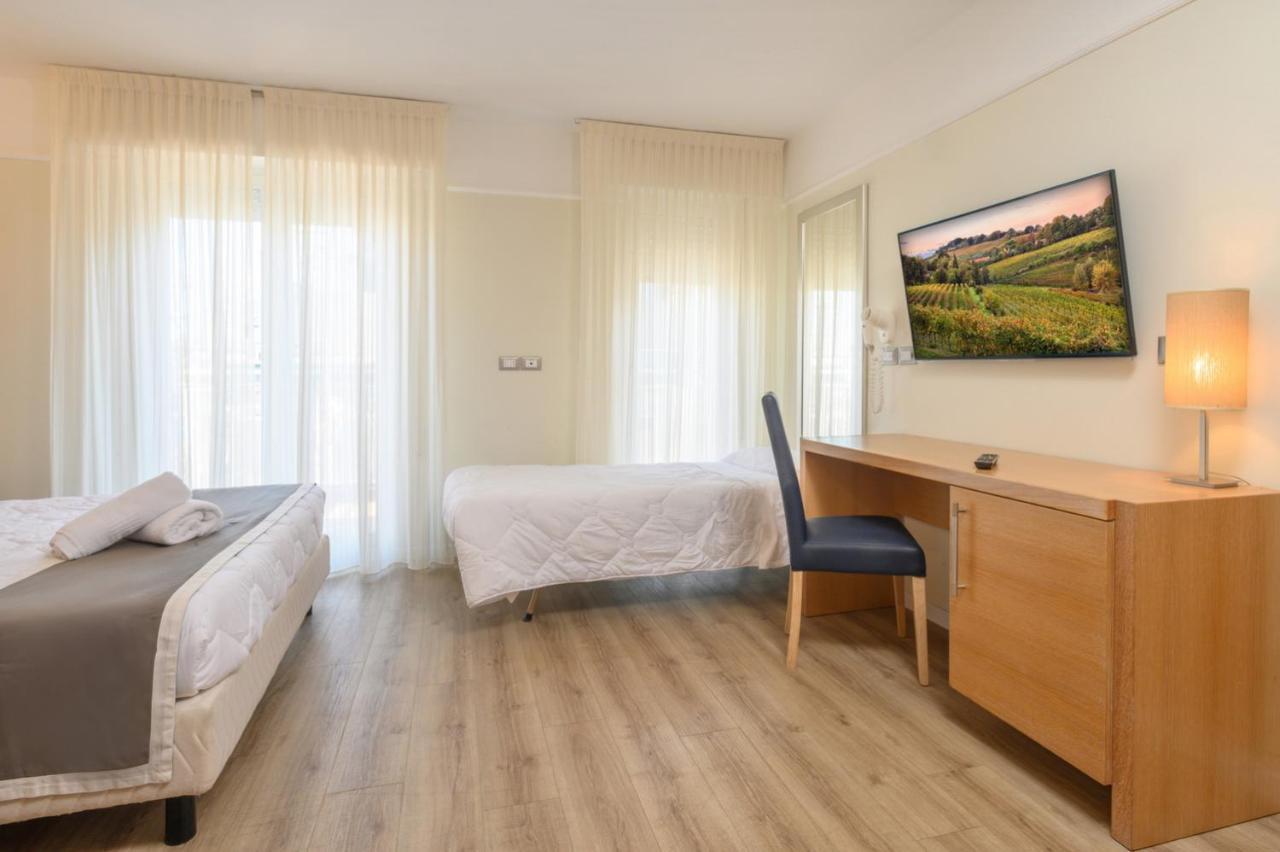 Atlas Hotel Riccione Exteriör bild