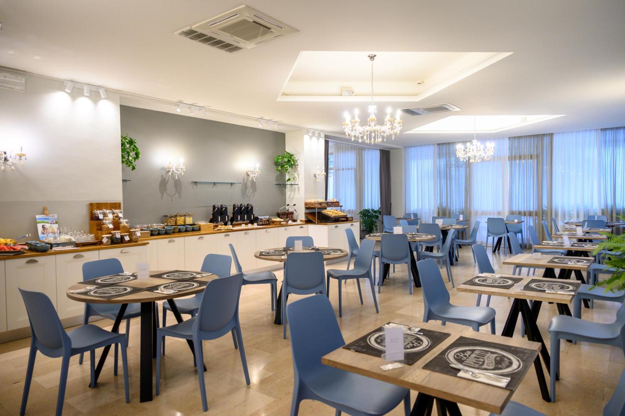 Atlas Hotel Riccione Exteriör bild
