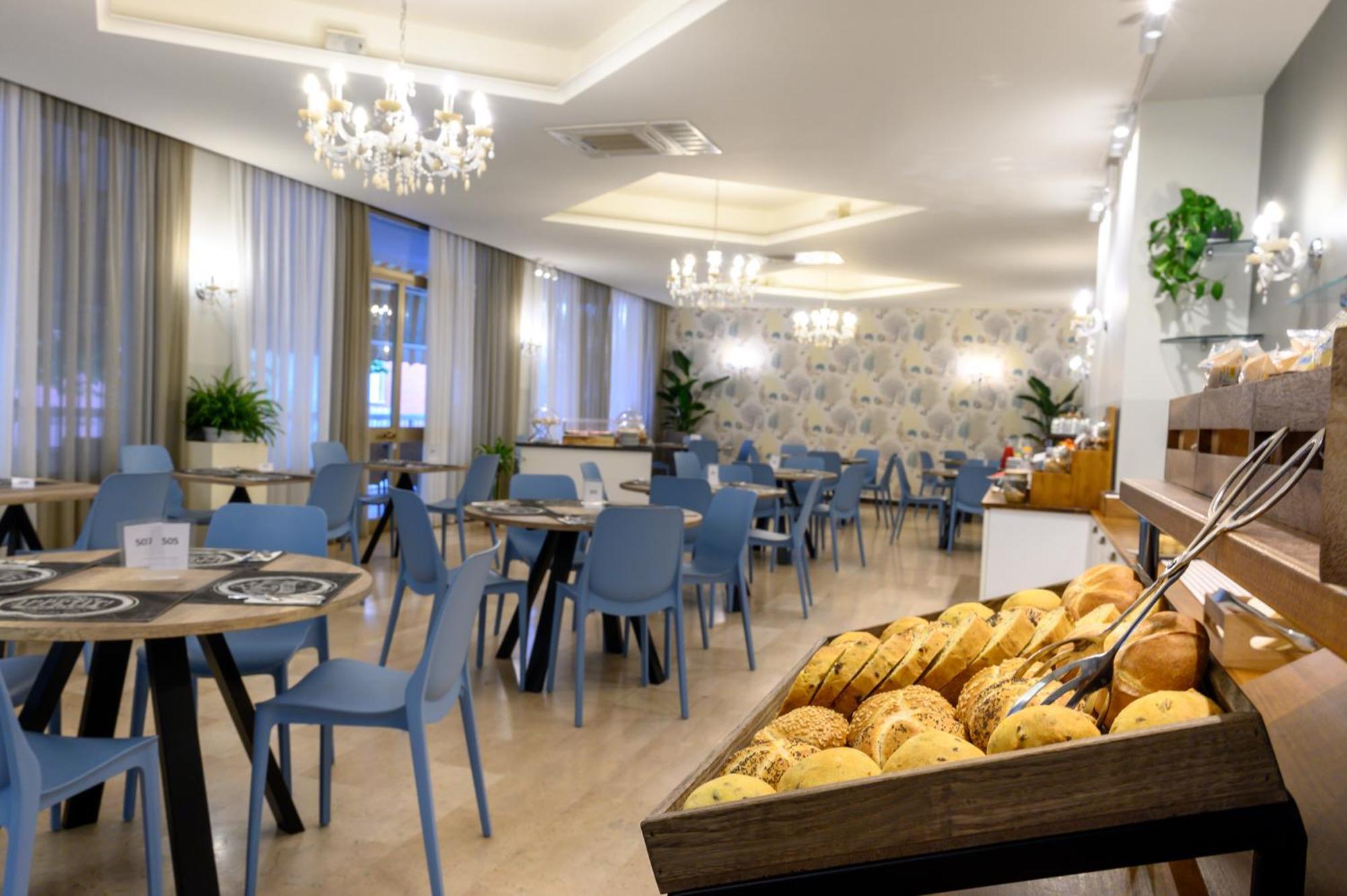 Atlas Hotel Riccione Exteriör bild