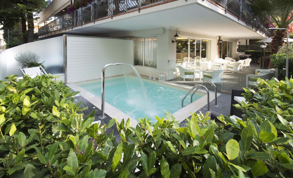 Atlas Hotel Riccione Exteriör bild